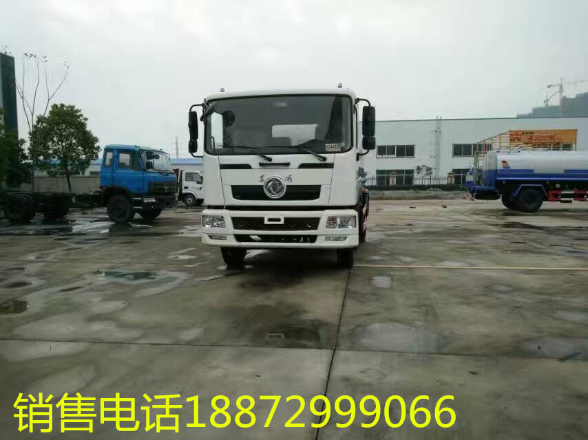 東風(fēng)灑水車 東風(fēng)灑水車